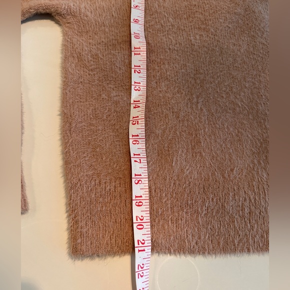 NWT V-neck camel sweater - Picture 2 of 7